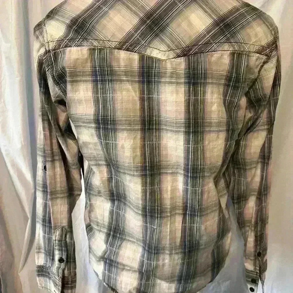Women’s plaid shirt. Pearled buttons. Breast pockets. Non smoking home. - Picture 4 of 5